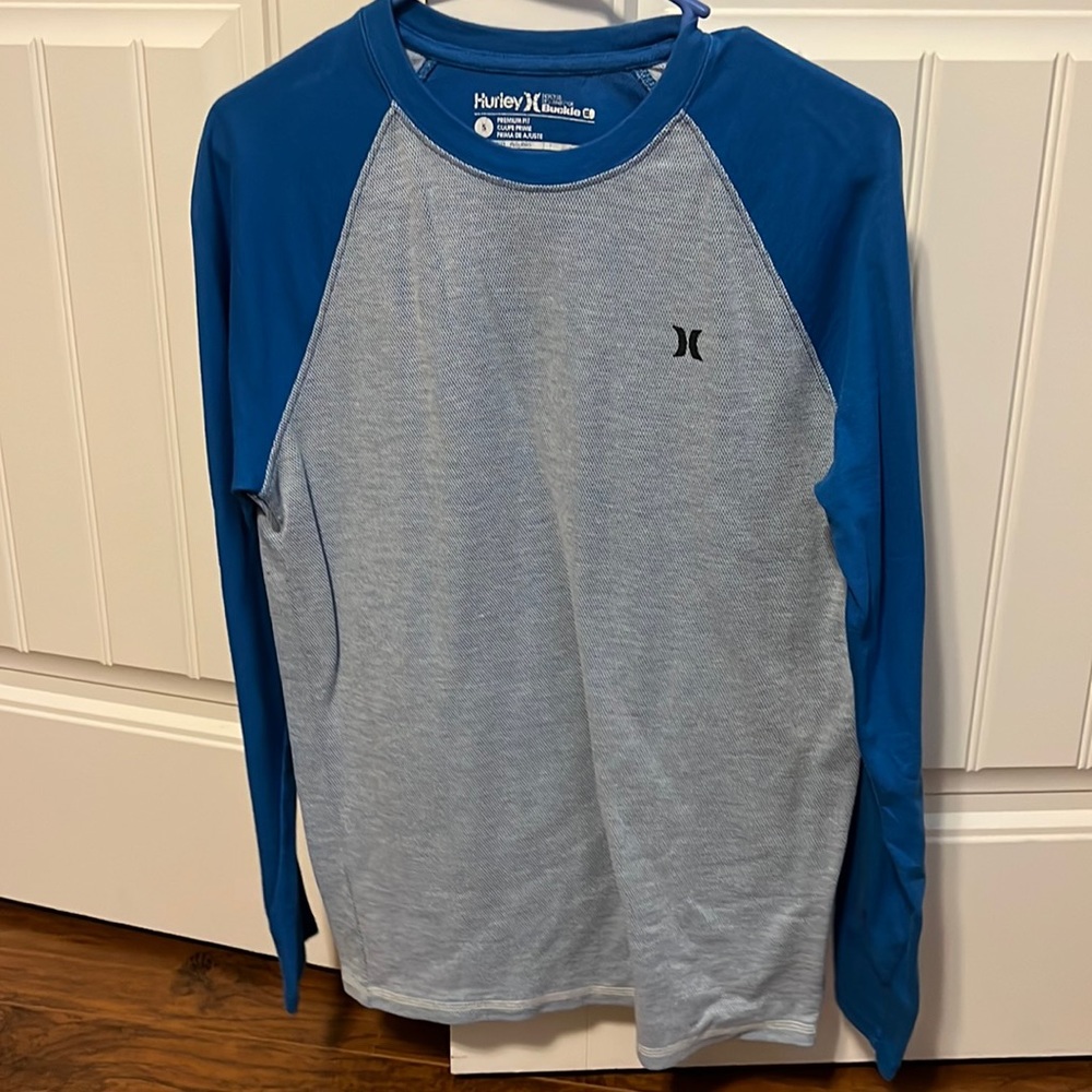 Lightly Worn Men’s Hurley Long Sleeve, Small